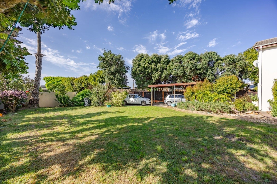 5 Bedroom Property for Sale in Lakeside Western Cape